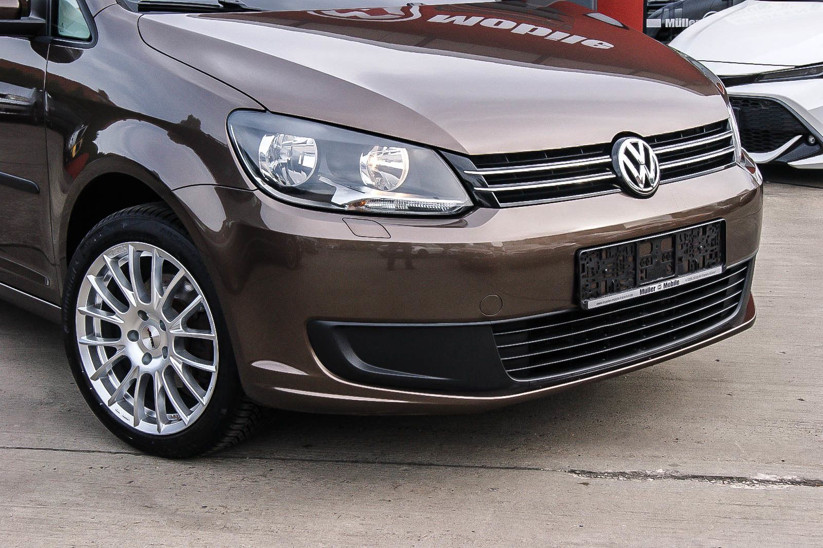 Fahrzeugabbildung Volkswagen Touran 1.4 TSI DSG BUSINESS PAKET  NAVIGATION