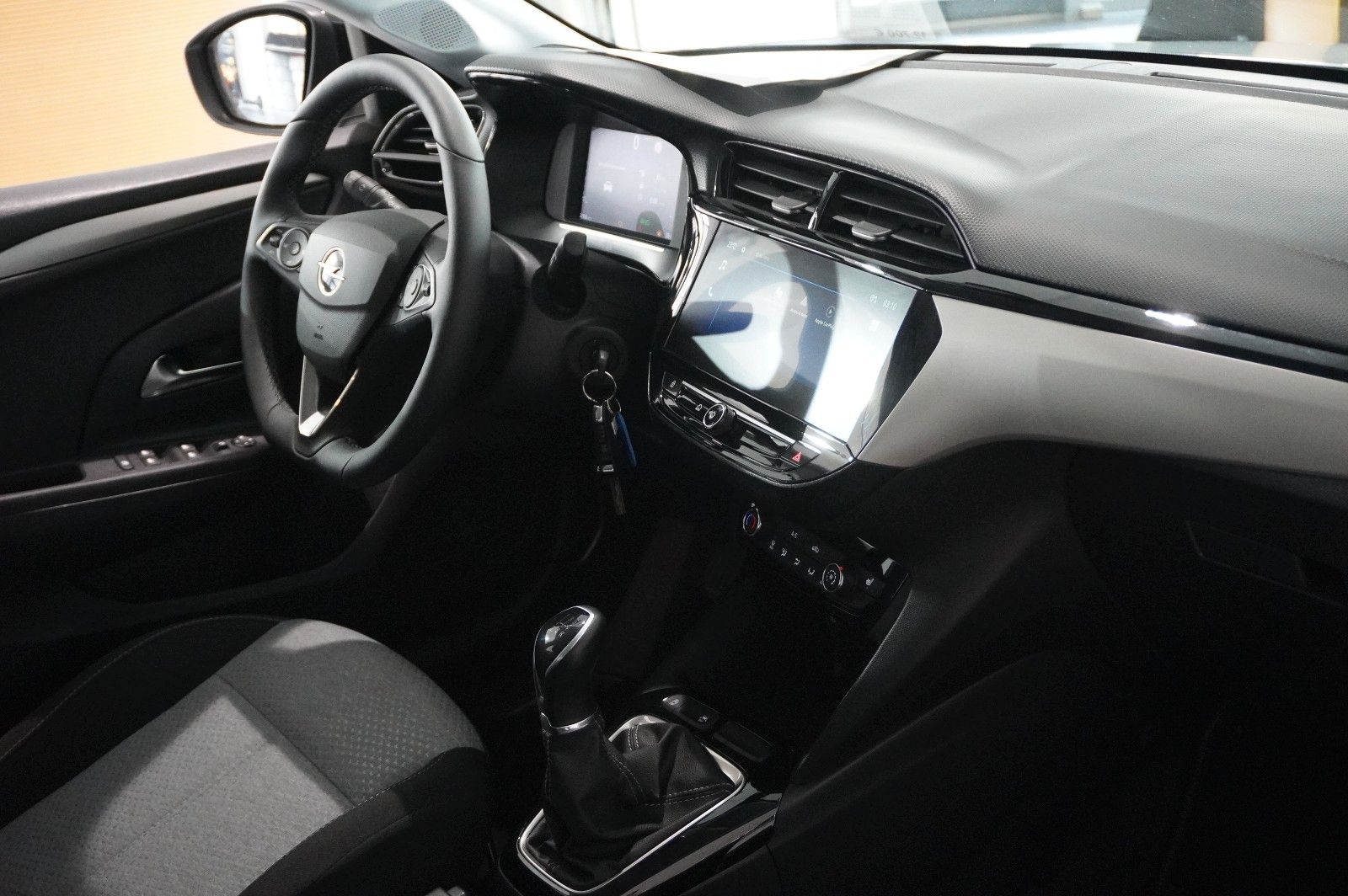 Fahrzeugabbildung Opel Corsa F 1.2 FACELIFT NAVI/LED/KAMERA/VIRTU./DAB+