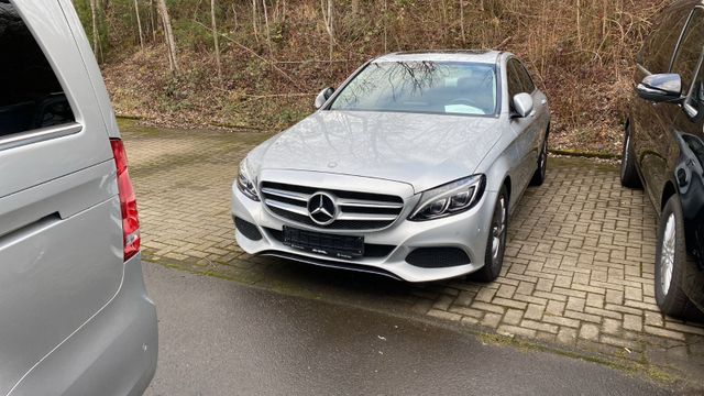 Mercedes-Benz C 200 Lim. CGI+AHK+NAVI+LED+TEILLEDER