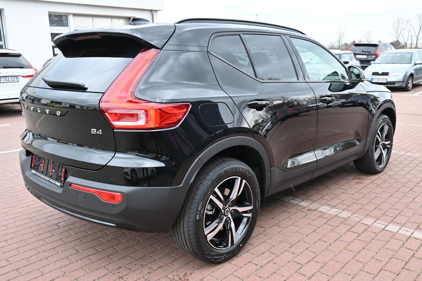 Fahrzeugabbildung Volvo XC40 B4 DKG Plus Dark*RFK*H&K*FSHZG*ACC*Google