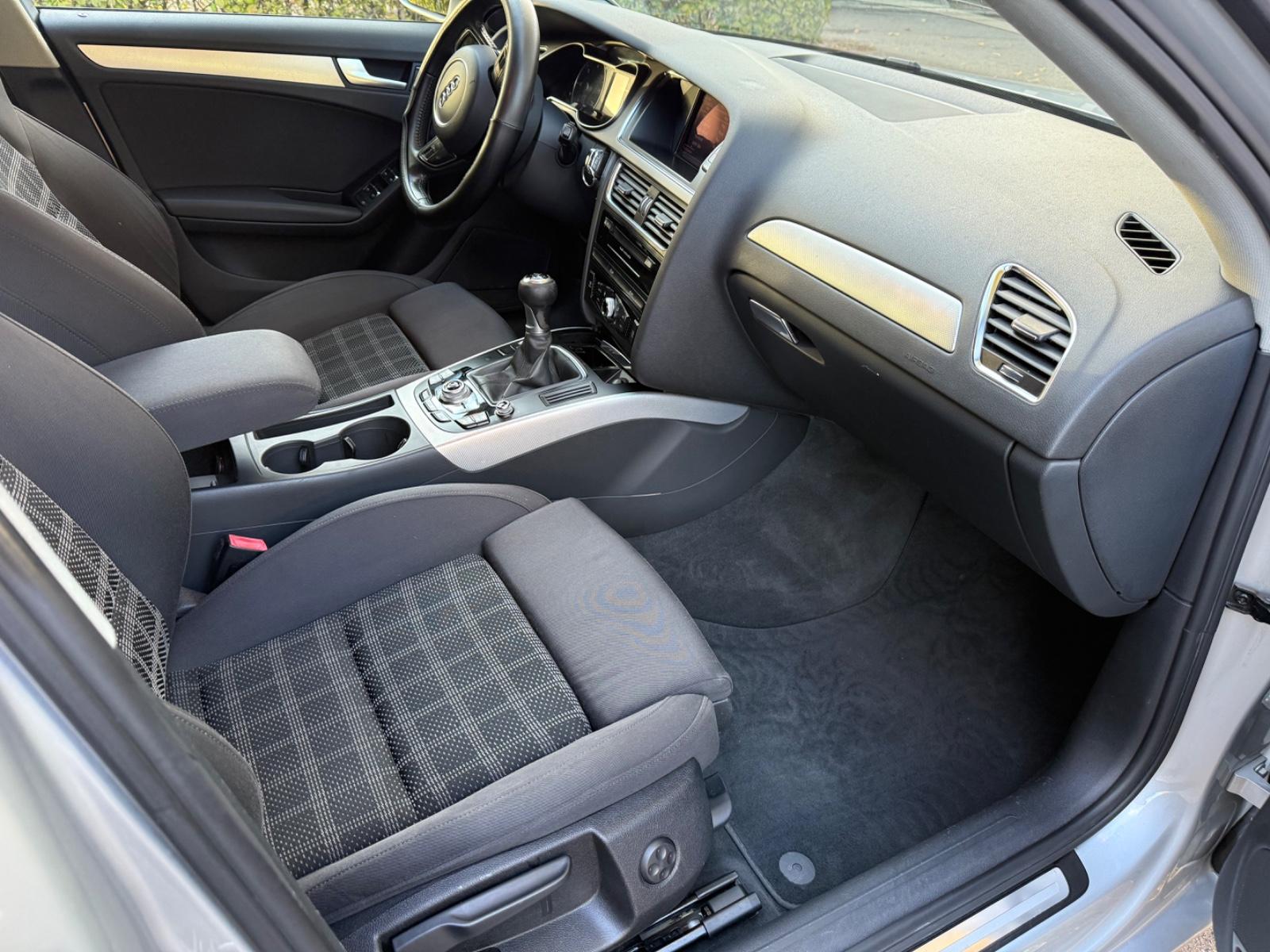 Audi A4 2012 — photo 7