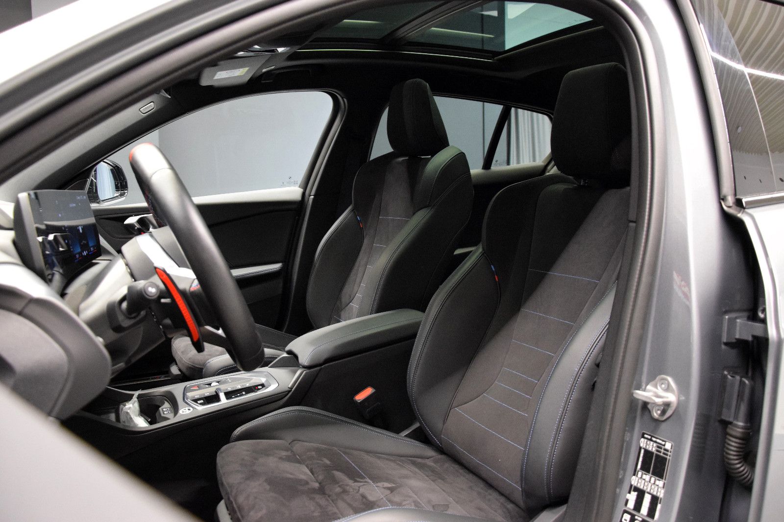 Fahrzeugabbildung BMW M135i xDrive M Sportpaket Pro Pano HuD h/k Memor