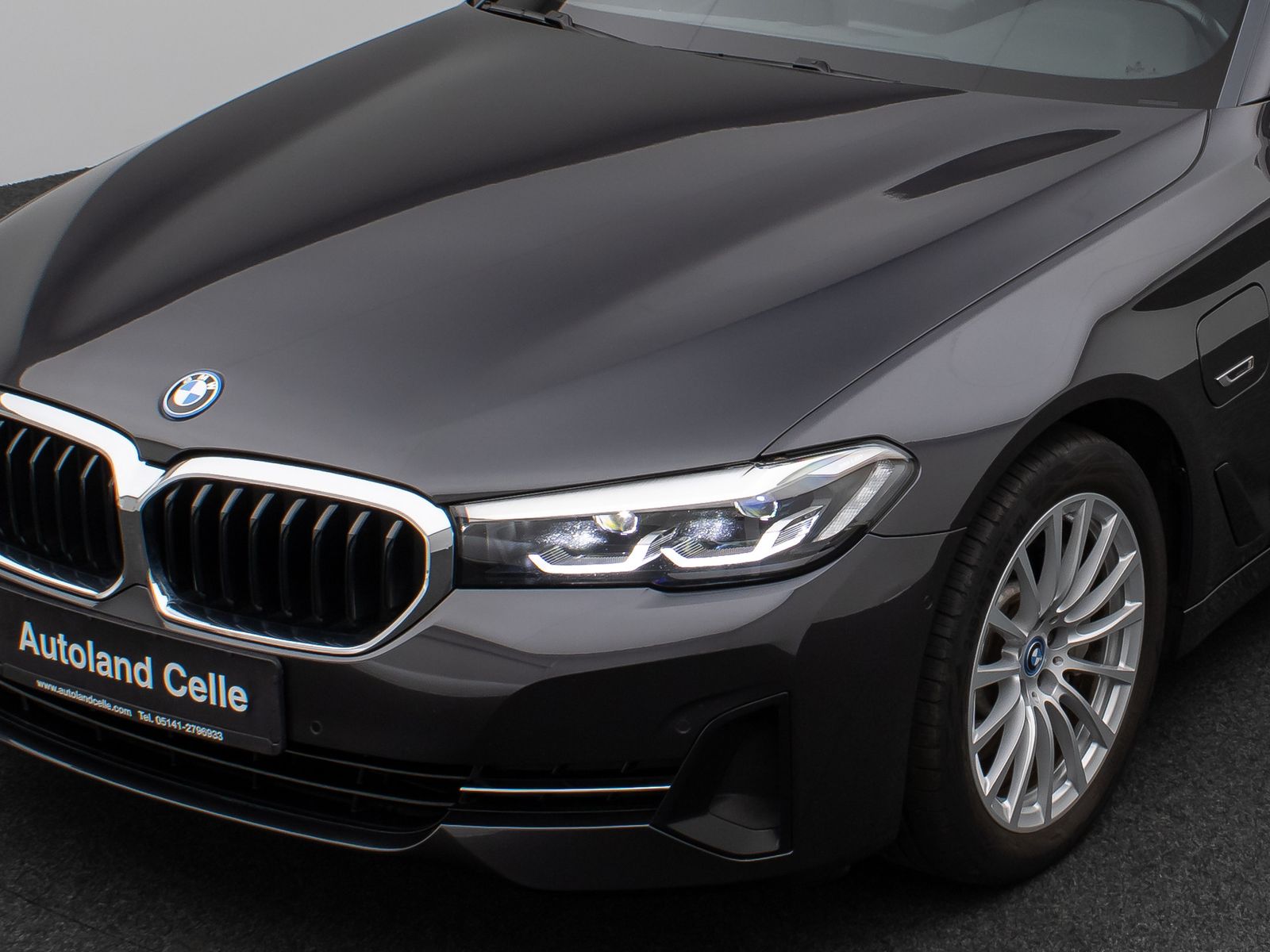 Fahrzeugabbildung BMW 530e Panorama Kamera DAB H/K WLAN Alarm Sport