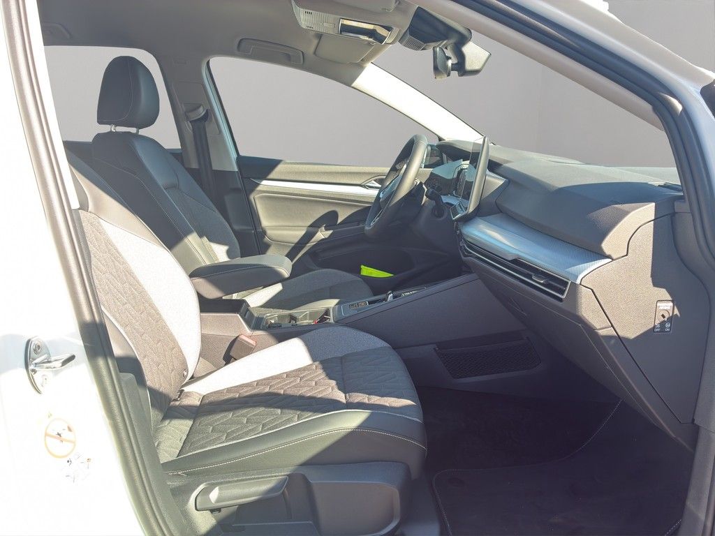 Volkswagen Golf VIII Lim. 1.5 eTSI Energy ACC RFK NAVI foto 17