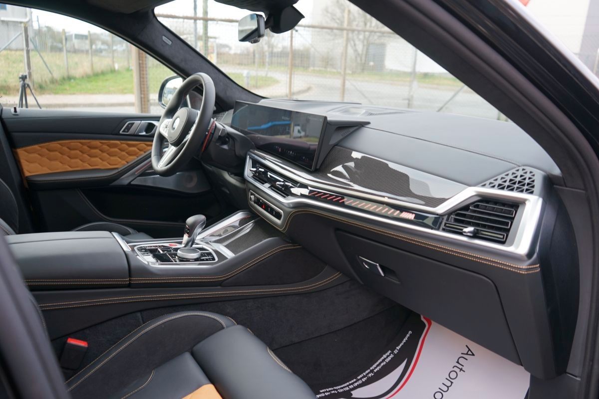 Fahrzeugabbildung BMW X6 M Competition*Carbon*Pano Sky*B&W*Ahk*360 Kam