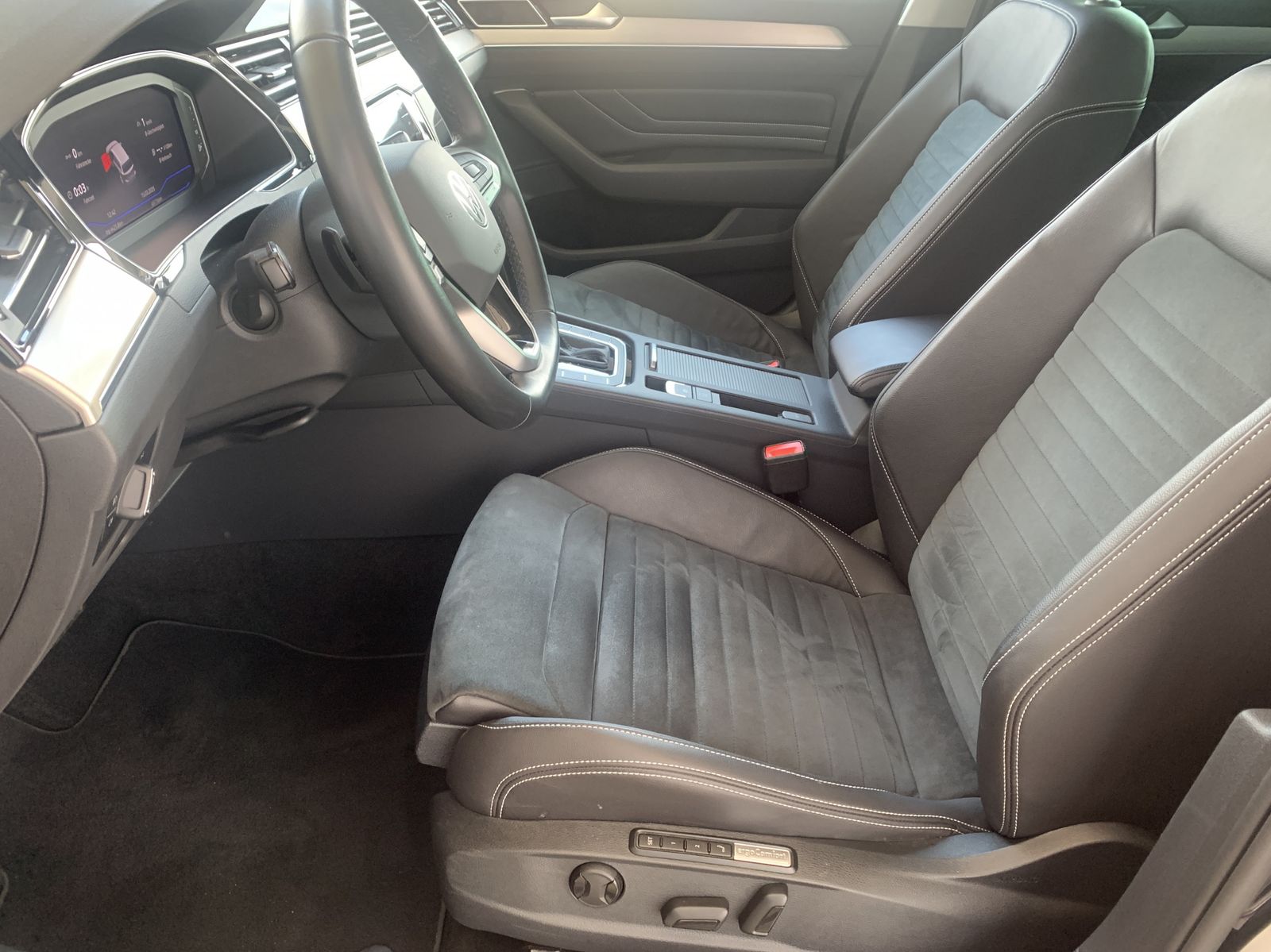 Fahrzeugabbildung Volkswagen Passat Variant 2.0 TDI*Elegance*AHK*Leder*Matrix