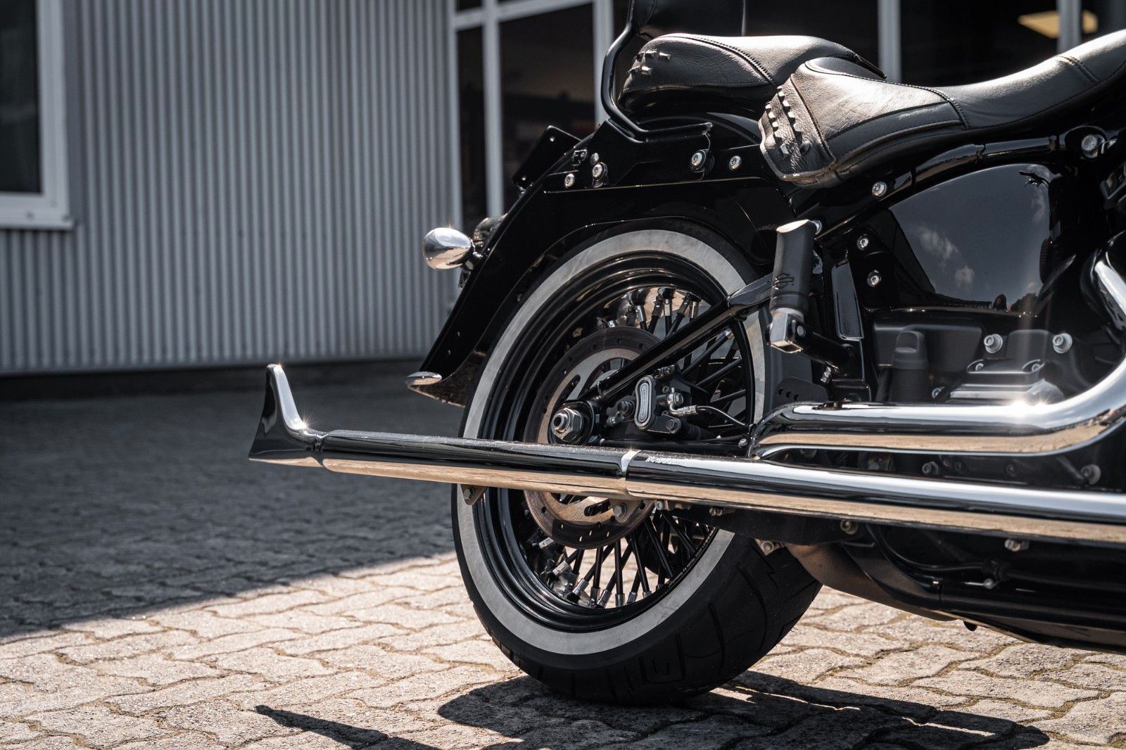 Fahrzeugabbildung Harley-Davidson FLHC Heritage - Chicano Umbau - Motorumbau -