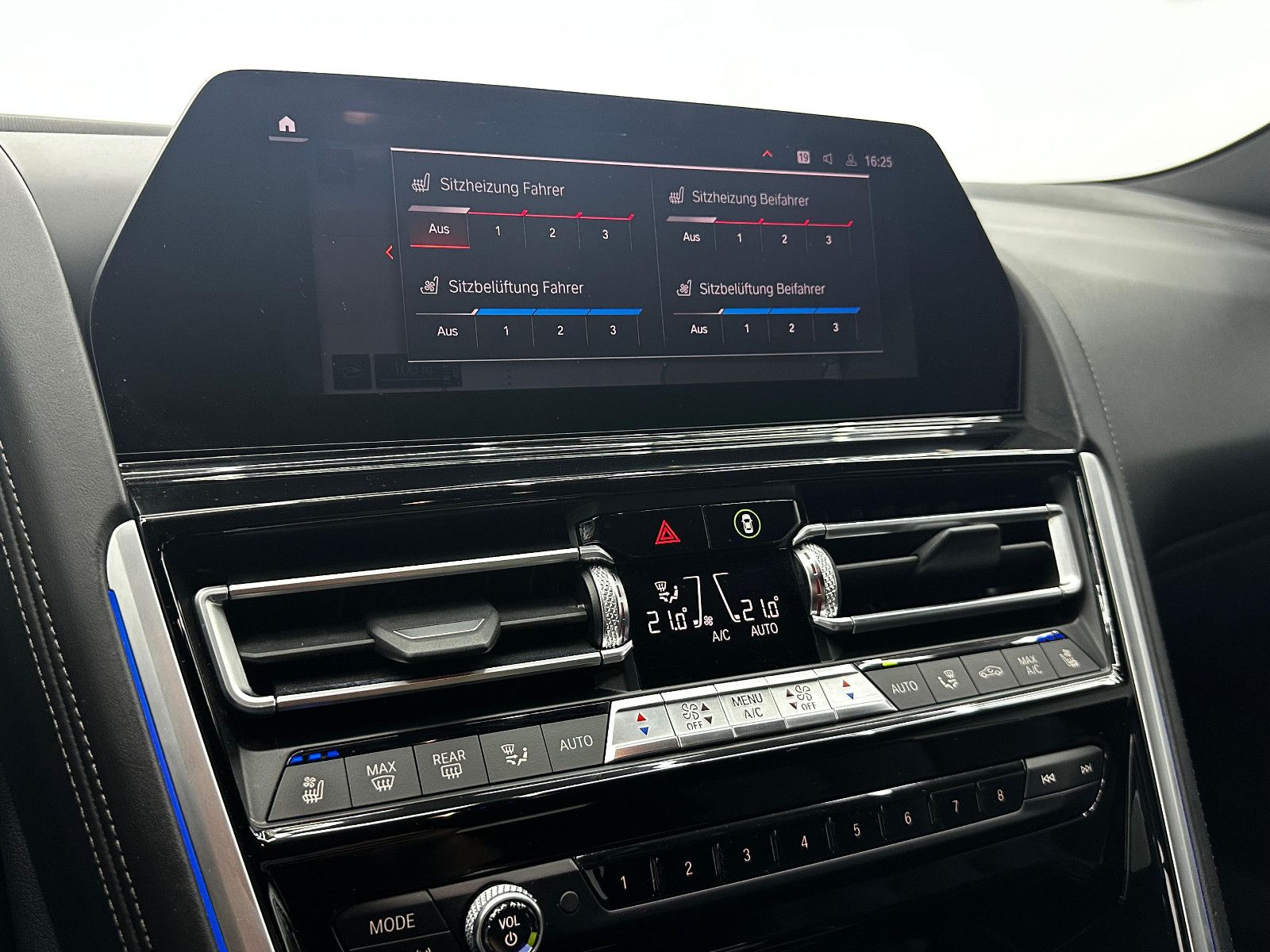 Fahrzeugabbildung BMW M850i Cabrio/NACKEN HZG/PARK ASS+/SOFT CL/DE FZG