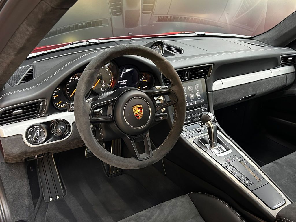 PORSCHE 911 2018