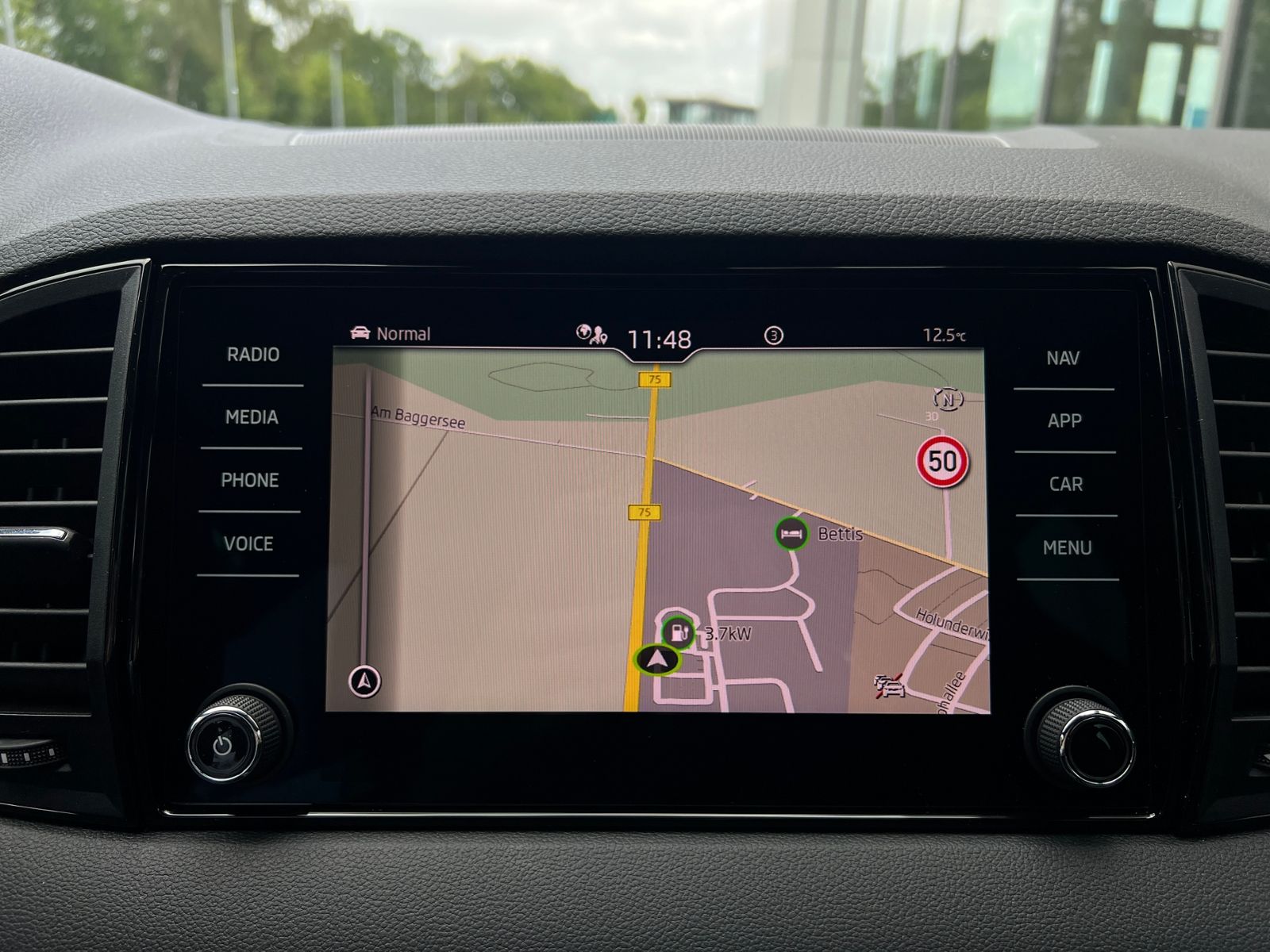 Fahrzeugabbildung SKODA Karoq Sportline 2.0 TDI DSG *CANTON, AHK, Navi,