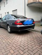 Mercedes-Benz Auto in sehr gutem Zustand E-Klasse 280 Di... - Mercedes-Benz E 280 in Frankfurt (Main)