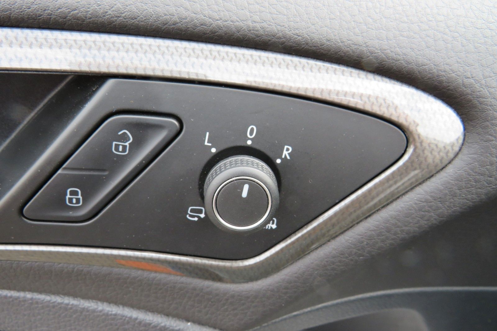 Fahrzeugabbildung Volkswagen Golf TDI IQ.DRIVE ACC NAVI AHK LED SPORTPAKET