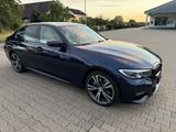 BMW 330eMSport Autom. 360°. H/K HUD DrivAs.Schiebed.