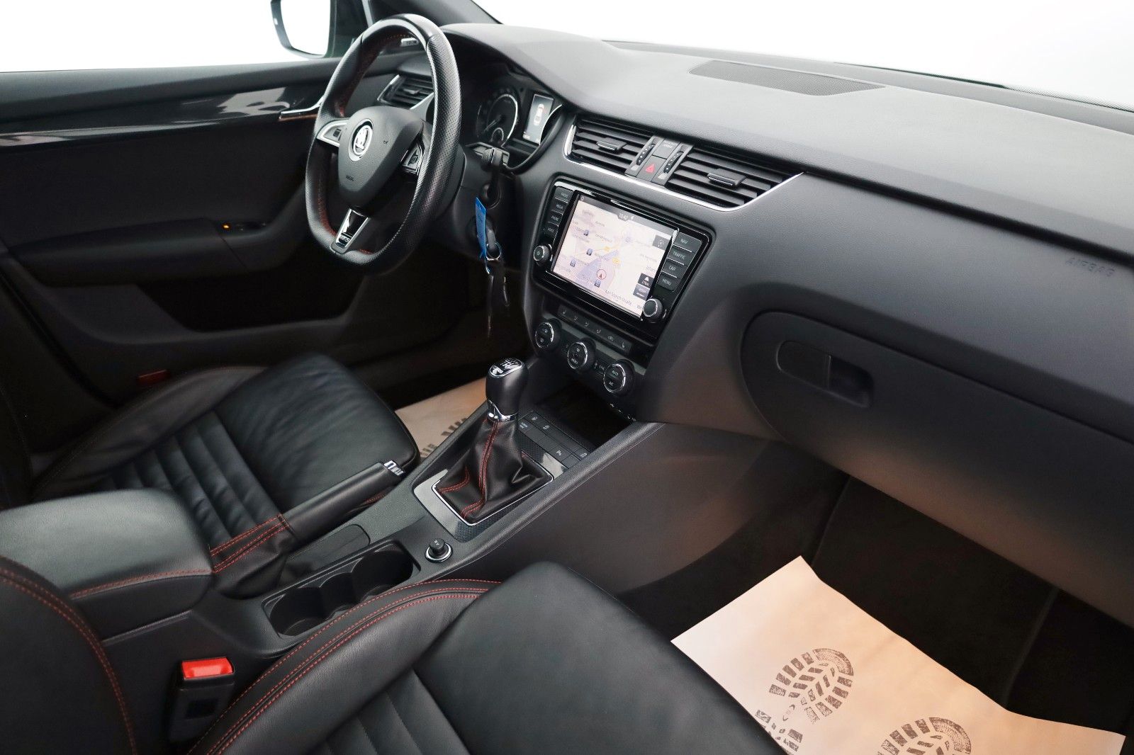 Fahrzeugabbildung SKODA Octavia Lim. RS,Leder,Navi,Bi-Xenon,SH,Panorama