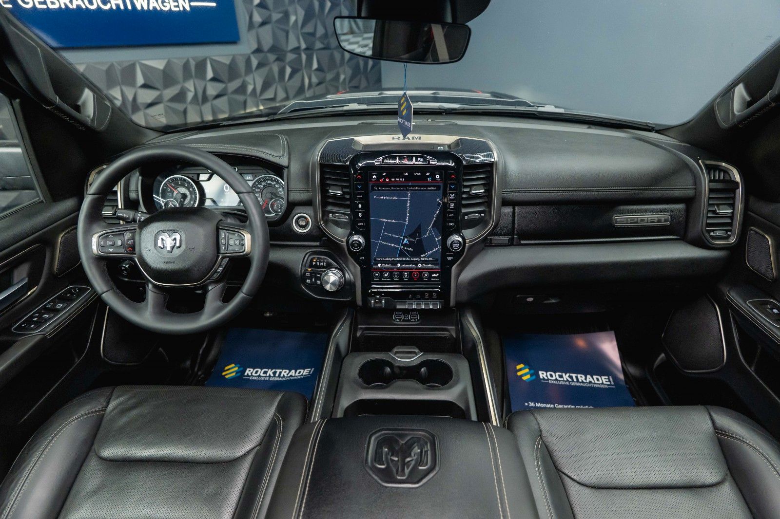 Fahrzeugabbildung Dodge RAM 5.7 V8 HEMI 4x4 NIGHT LARAMIE *Pano*RAMBOX*