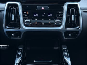 Kia Sorento 2.2D Platinum AWD DCT8 AHK NAV Glasdach