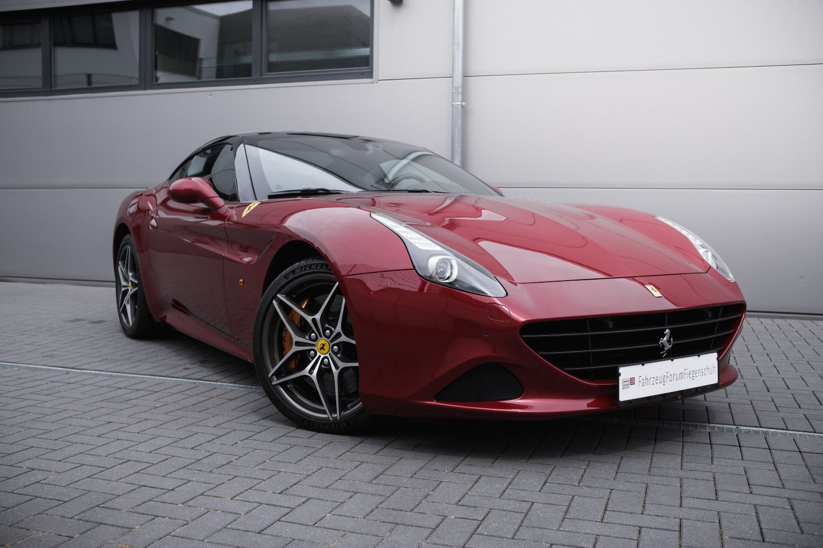 Fahrzeugabbildung Ferrari California T-erst 9.640km-Navigation-