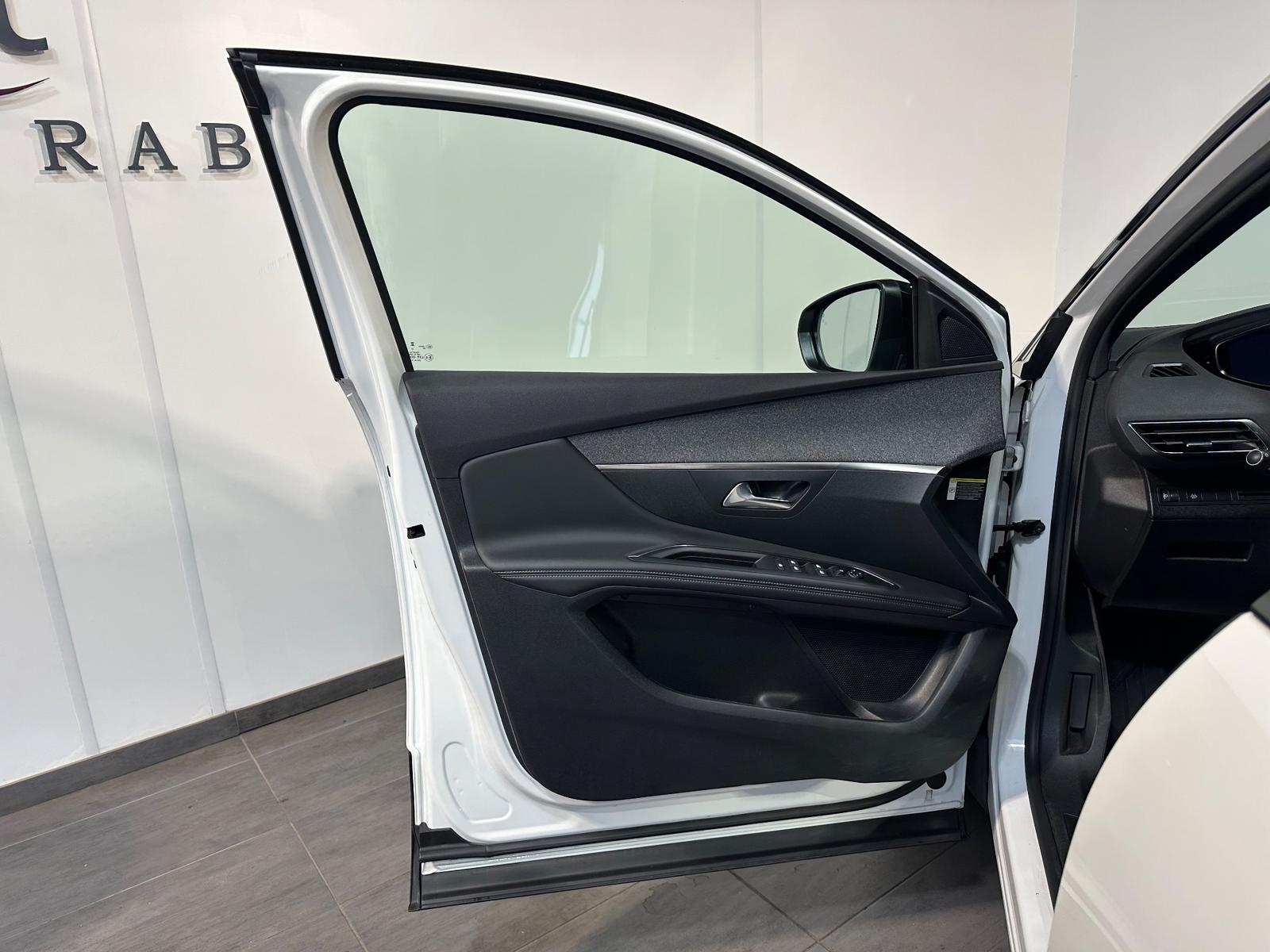 Peugeot 3008 PureTech 130 Allure Pack NAV+LED+KAM