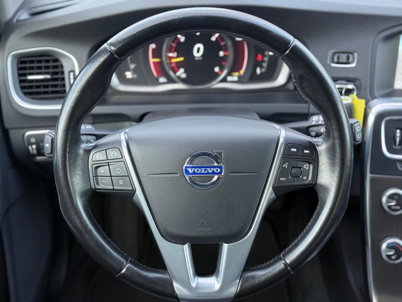 VOLVO V60 D5 2.4 215ch SUMMUM BVA Toit Ouvrant Entretien Complet
