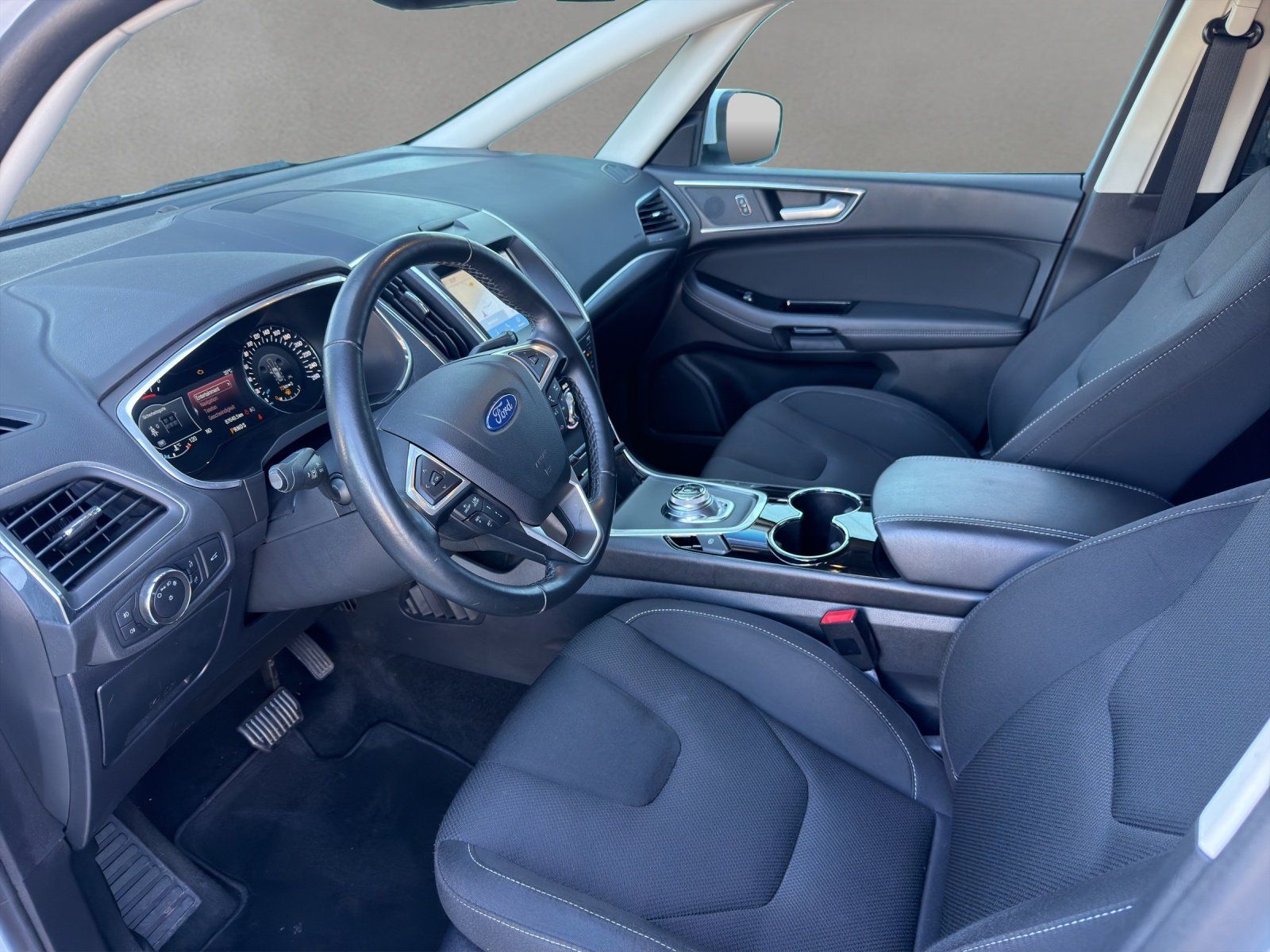 Fahrzeugabbildung Ford S-Max 2.0 EB Titanium Allrad Standh RFK SH AHK