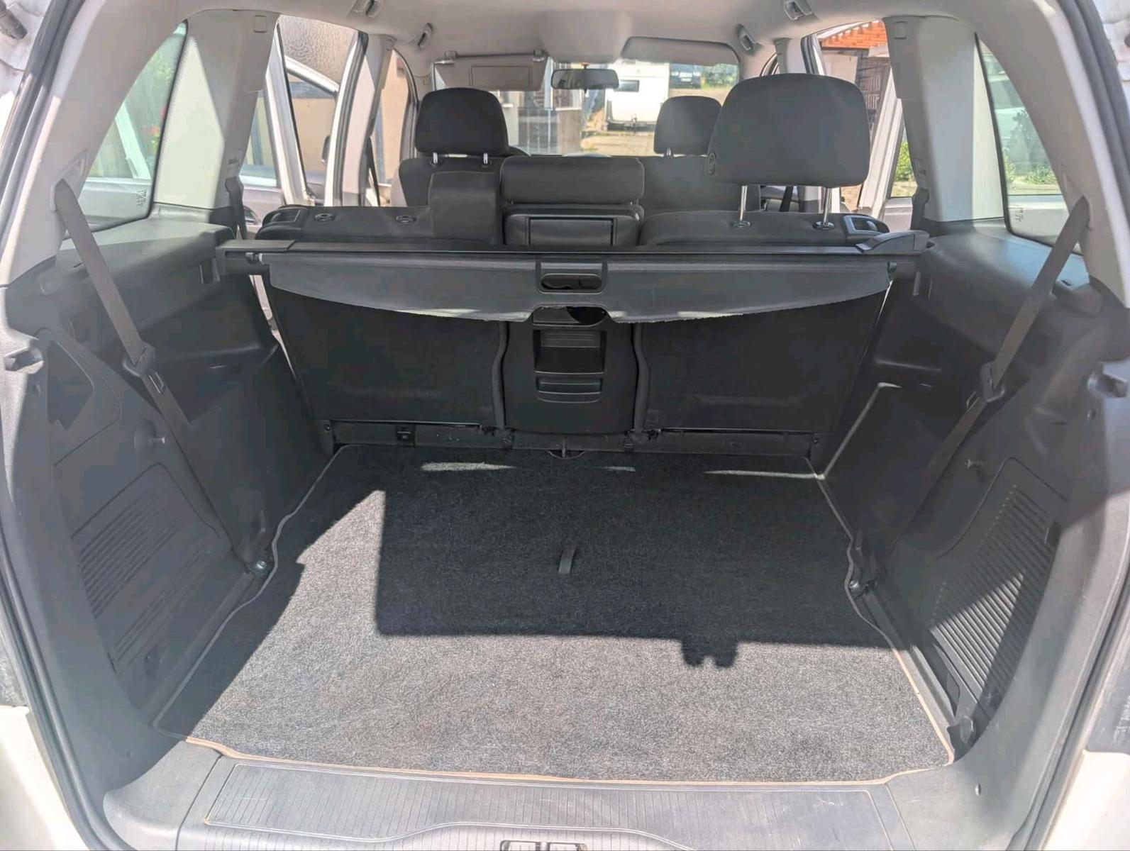 Opel Zafira 2013 — photo 6