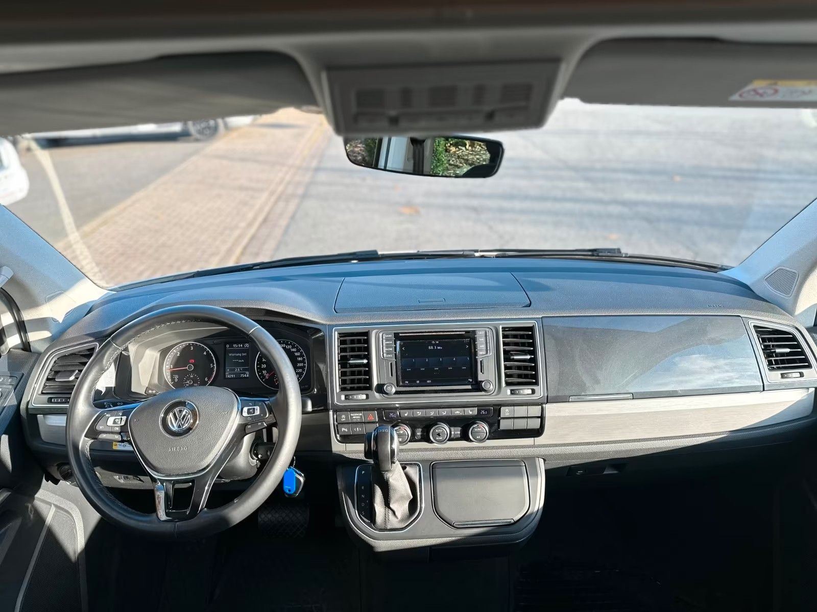 Fahrzeugabbildung Volkswagen T6 California Beach - Automatik + Schlafdach -