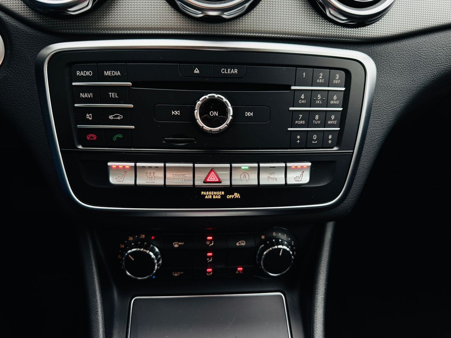 Fahrzeugabbildung Mercedes-Benz GLA 180 URBAN, Autom., Standh, LED, 360°, Navi,