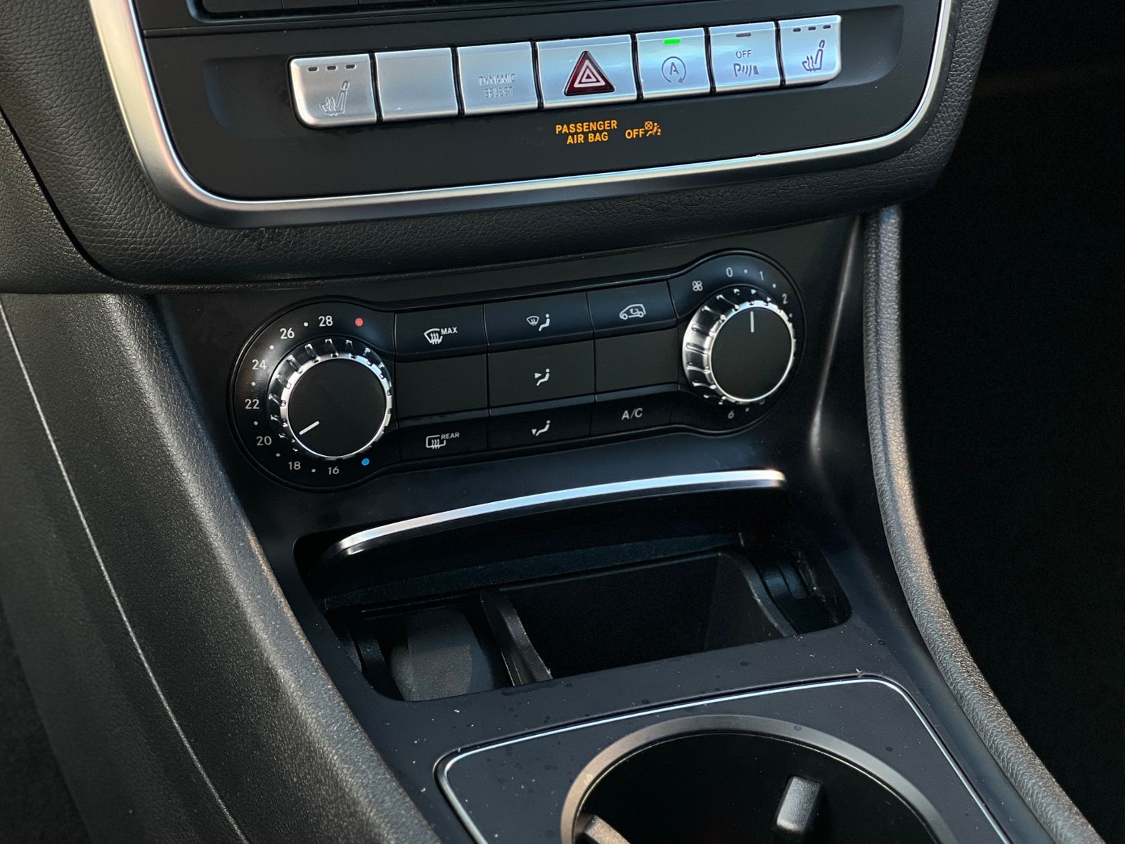 Fahrzeugabbildung Mercedes-Benz GLA 200 AMG LINE LED NAV SHZ RFK 19"