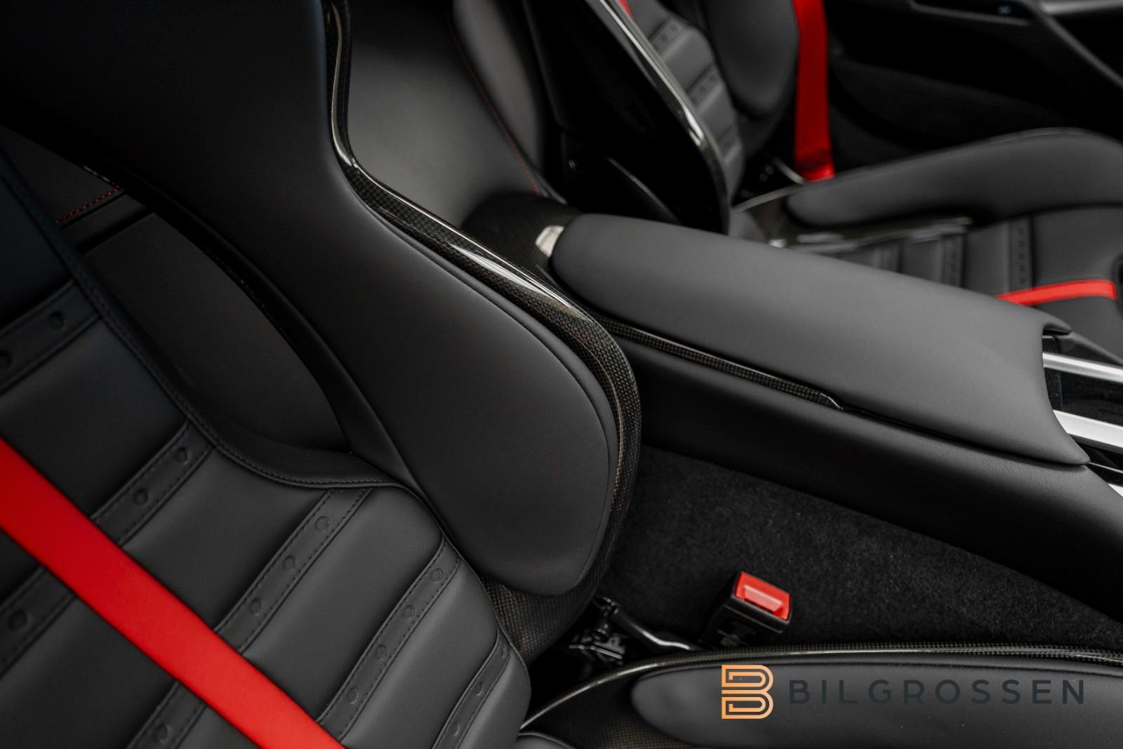 Ferrari Coupe 6.5 V12 CARBON LIFT PASSENGER DISPLAY