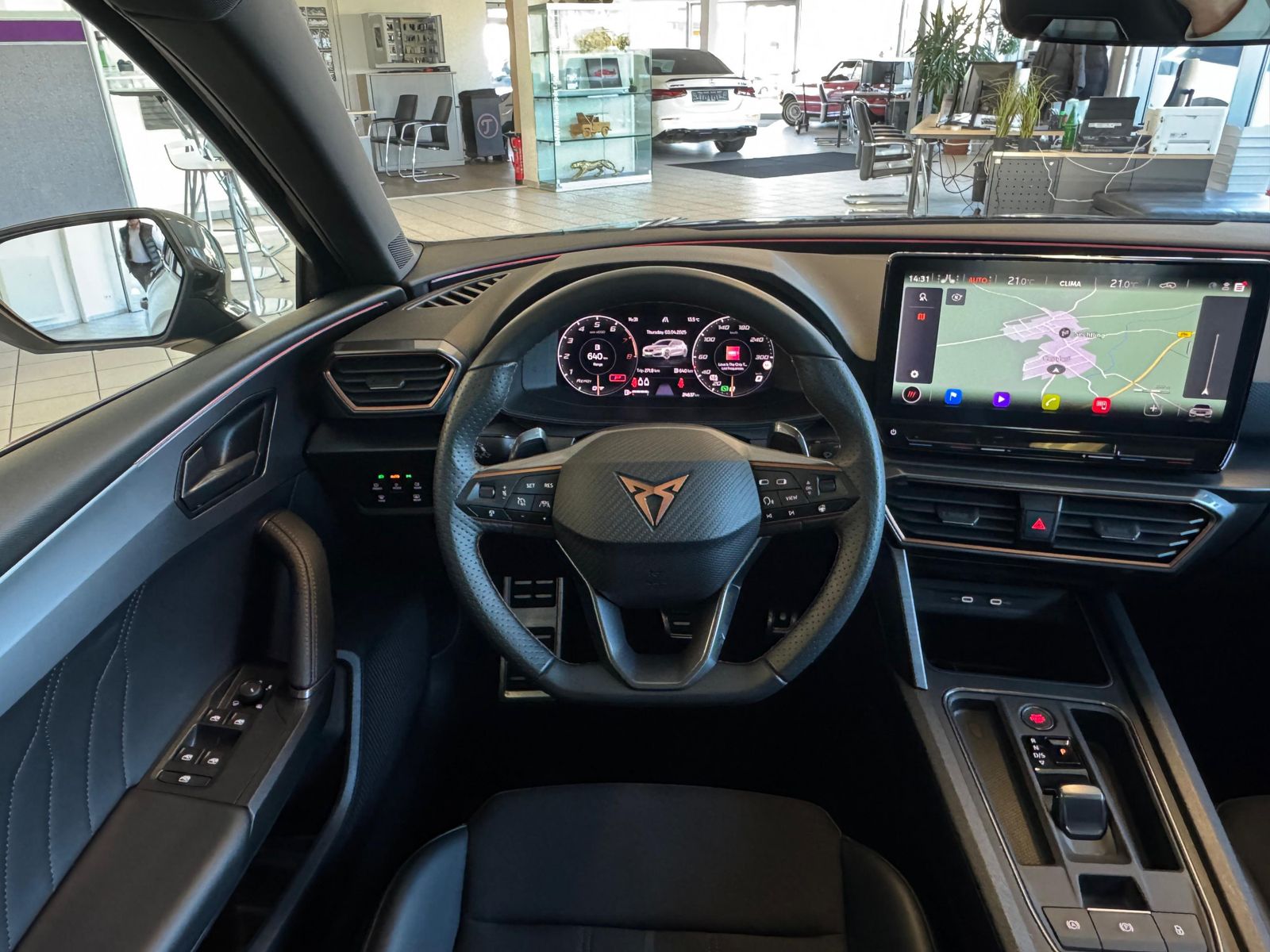 Fahrzeugabbildung CUPRA Leon VZ 2.0 TSI Pano Assist-XL Matrix Full-Link