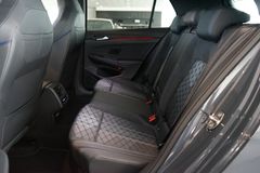 VW Golf 1.5 eTSI R-Line Black Style | Pano | HuD VW Golf 1.5 eTSI R-Line Black Style | Pano | HuD
