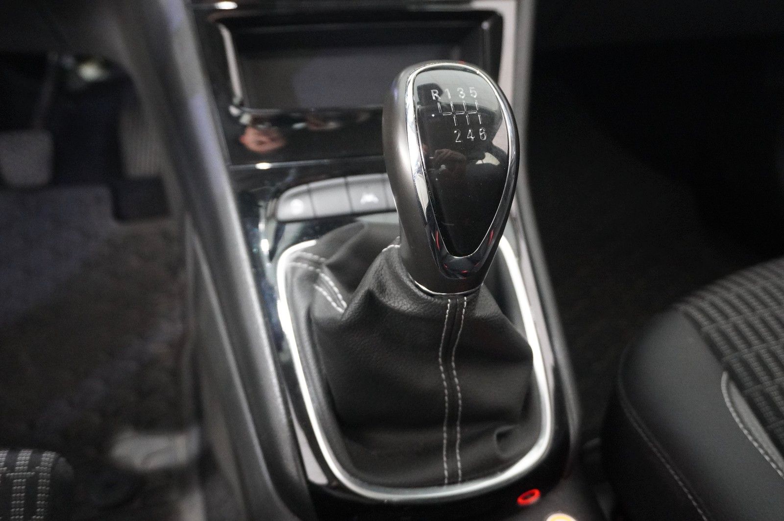 Fahrzeugabbildung Opel Astra K ST 1.2T ELEGANCE NAVI/LED/KAMERA/SHZ/DAB