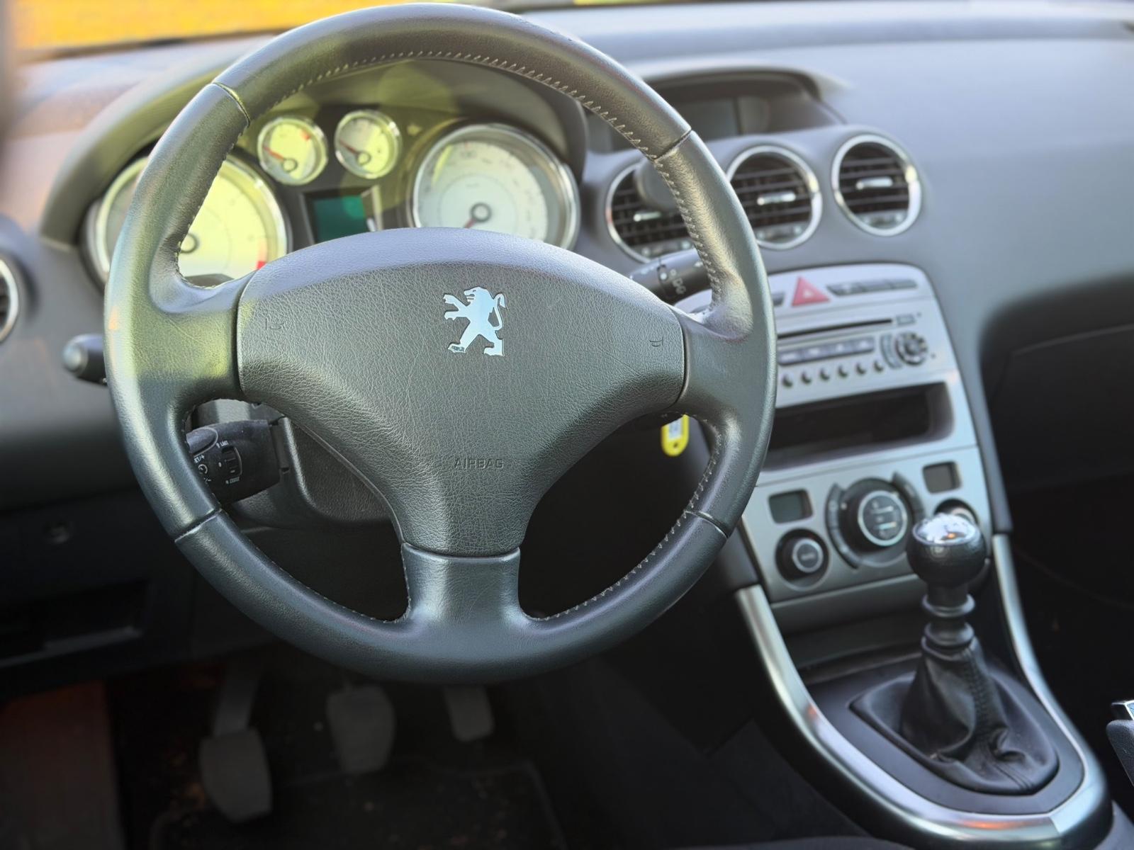 Peugeot 308 2011 — photo 8