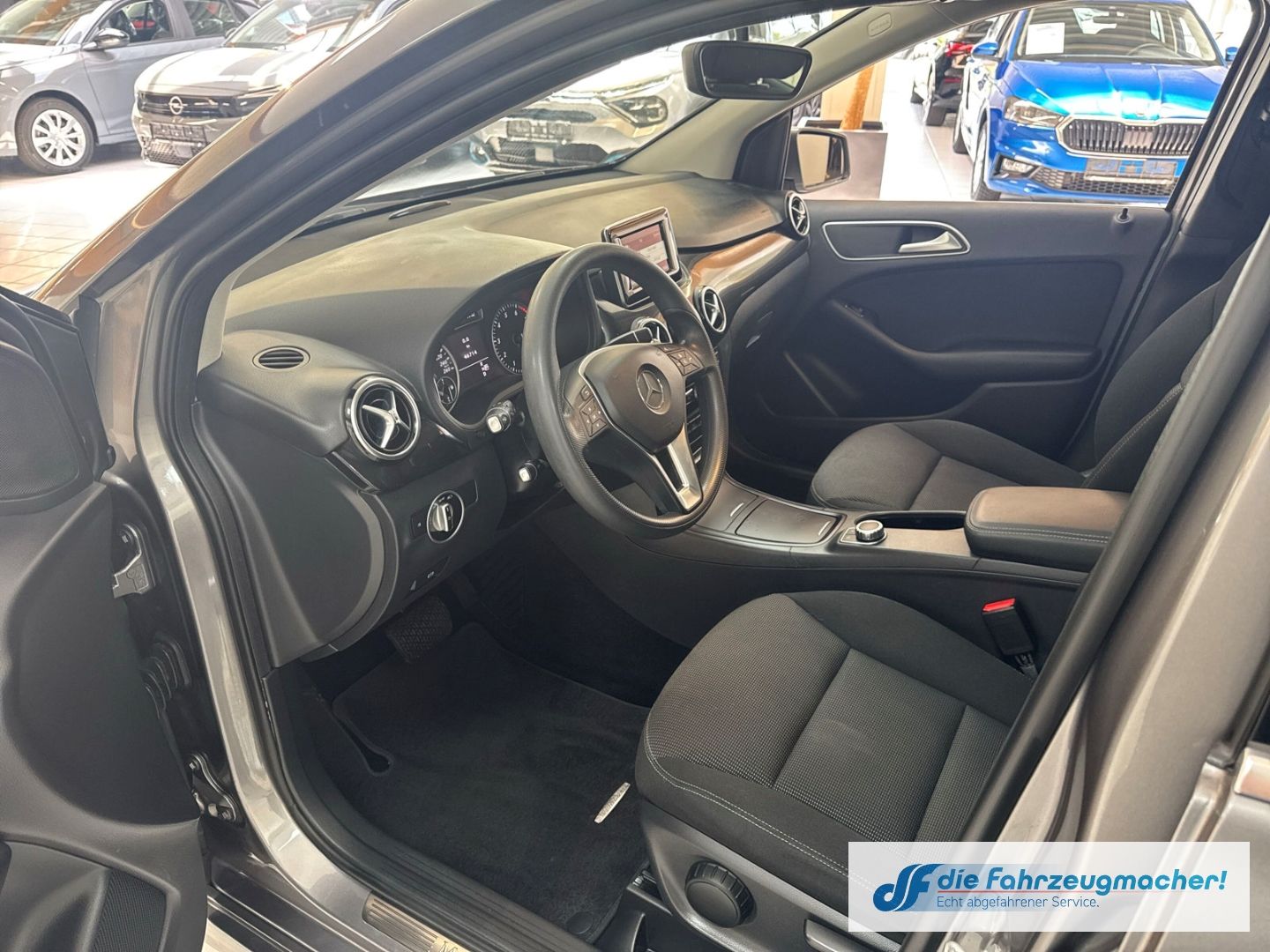 Fahrzeugabbildung Mercedes-Benz B 180 Bi-Xenon SHZ Parklenkass. Rückfahrkam. Not