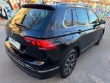Volkswagen Tiguan 1.5 TSI UNIPRO 53.000KM - Volkswagen Tiguan mit Benzin-Antrieb: Kombi, Schaltgetriebe