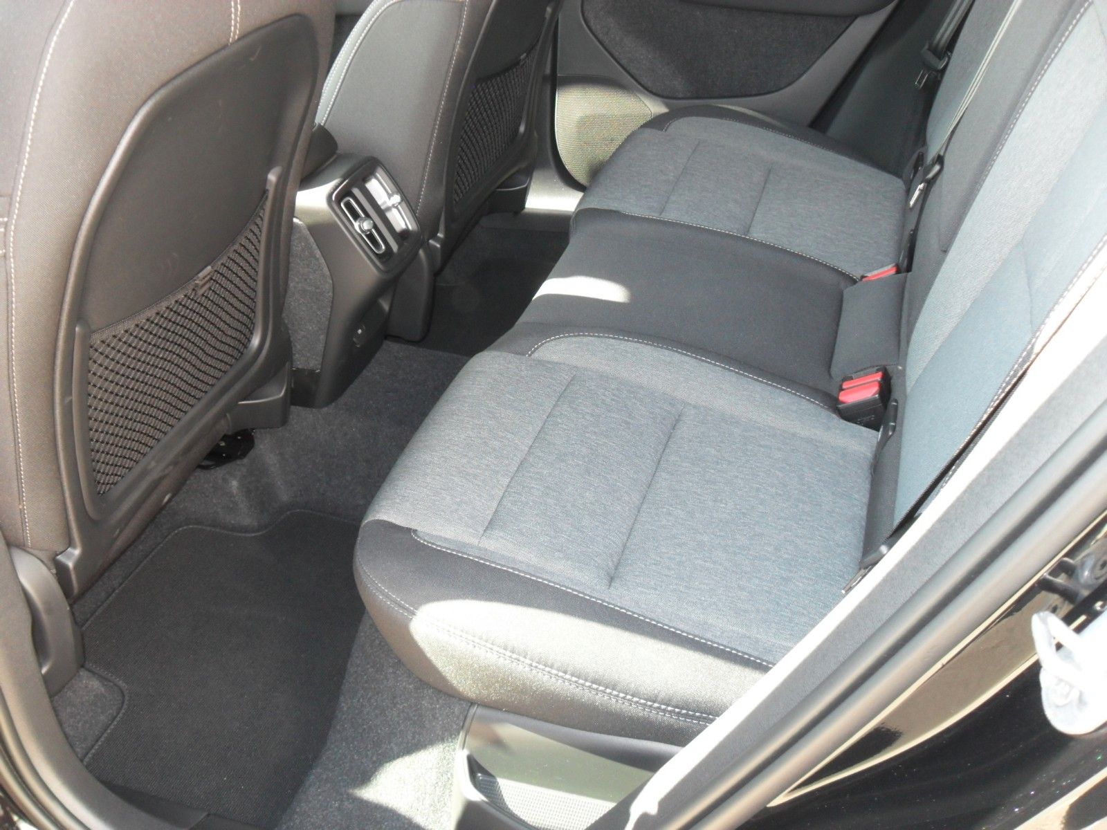 Fahrzeugabbildung Volvo XC 40 B4 Core