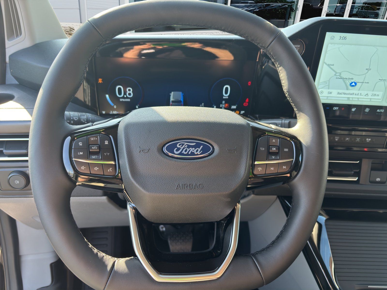 Fahrzeugabbildung Ford Tourneo Custom 2.0 Ecoblue 320 L1 Tourneo Titani