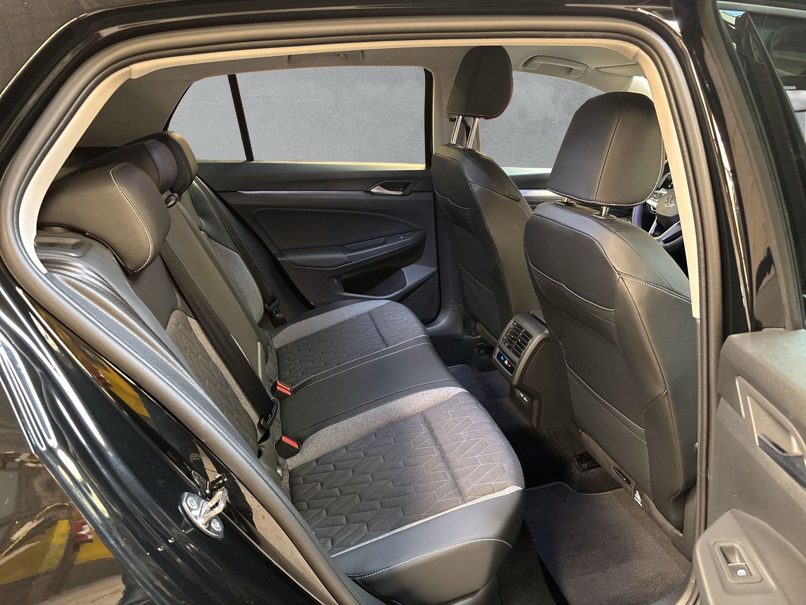 Fahrzeugabbildung Volkswagen Golf 2.0 TDI Goal AHK SHZ AppConnect