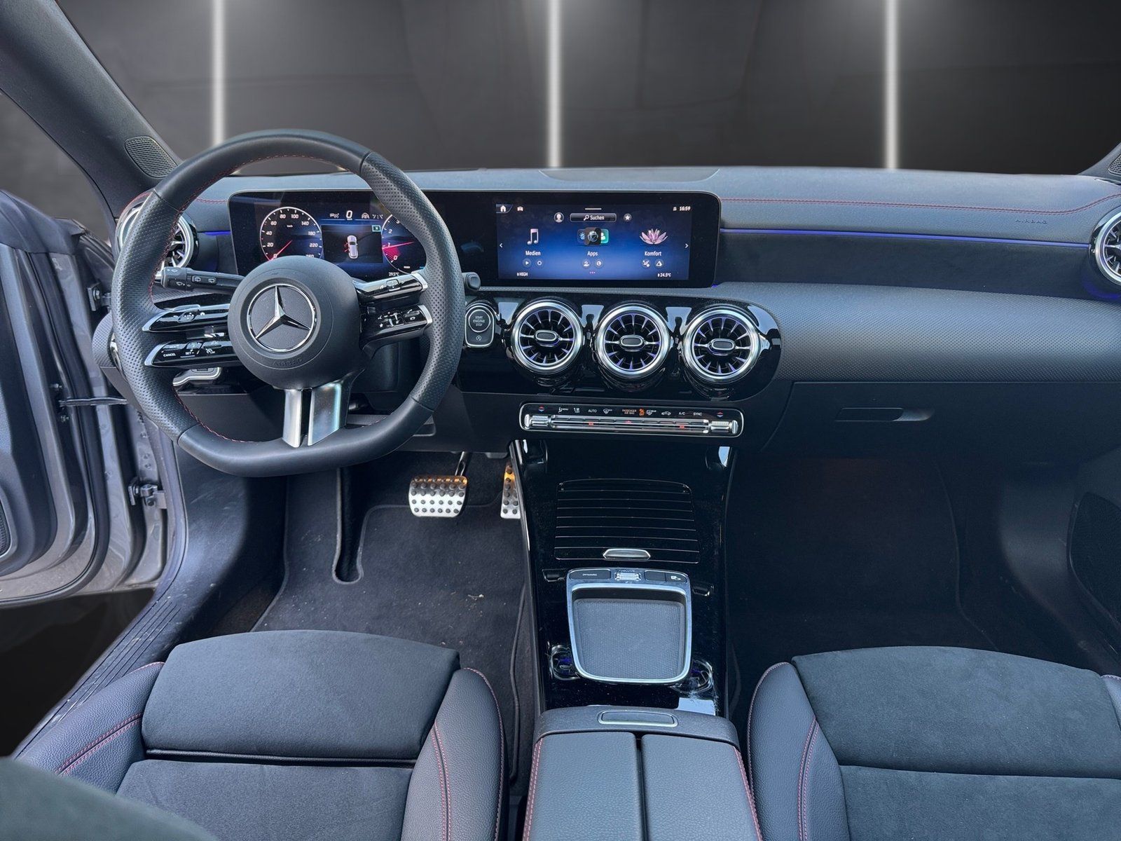 Fahrzeugabbildung Mercedes-Benz CLA 200 SB AMG*AHK*Pano*Distro*Totwink*360*HUD*