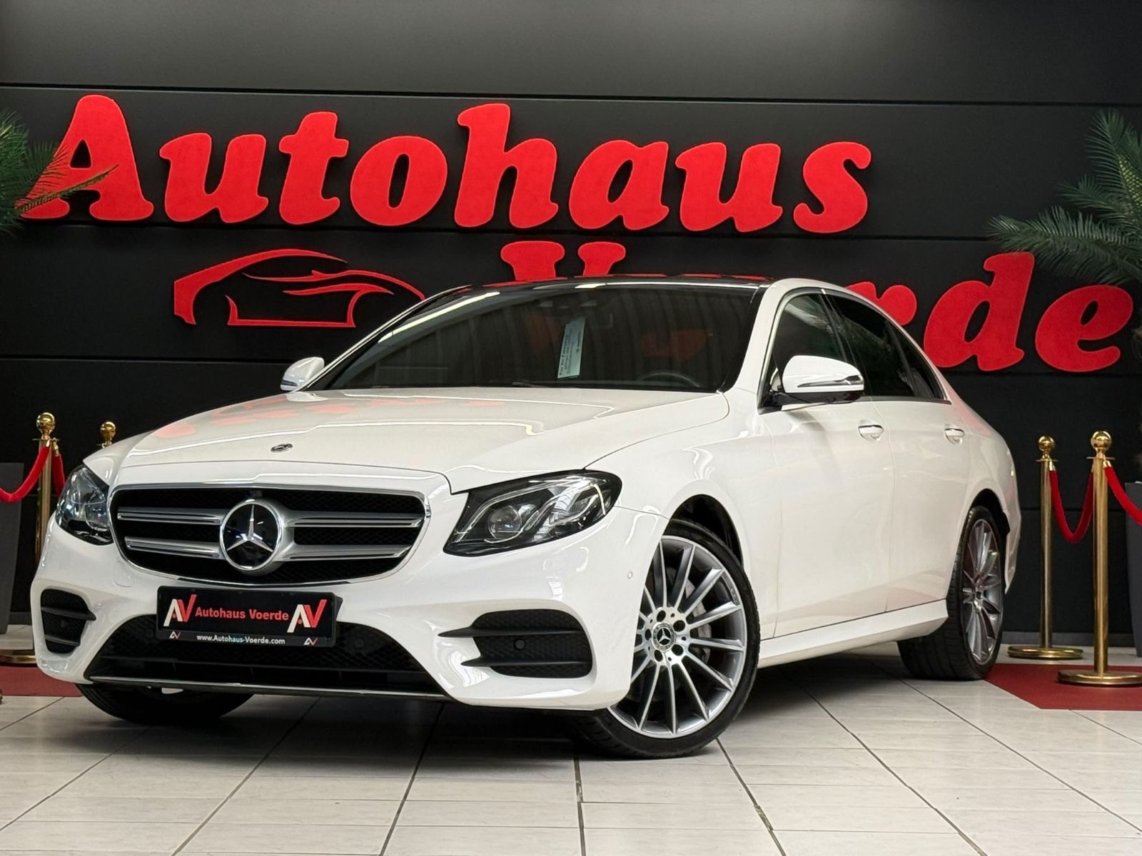 Mercedes-Benz E 350 4-Matic*AMG-PAKET*LEDER*PANO*WIDESCREEN*