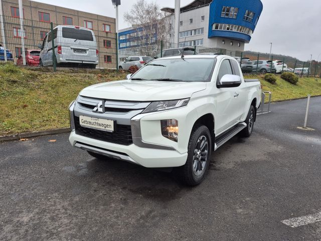 Mitsubishi L200 Plus Club Cab 4WD