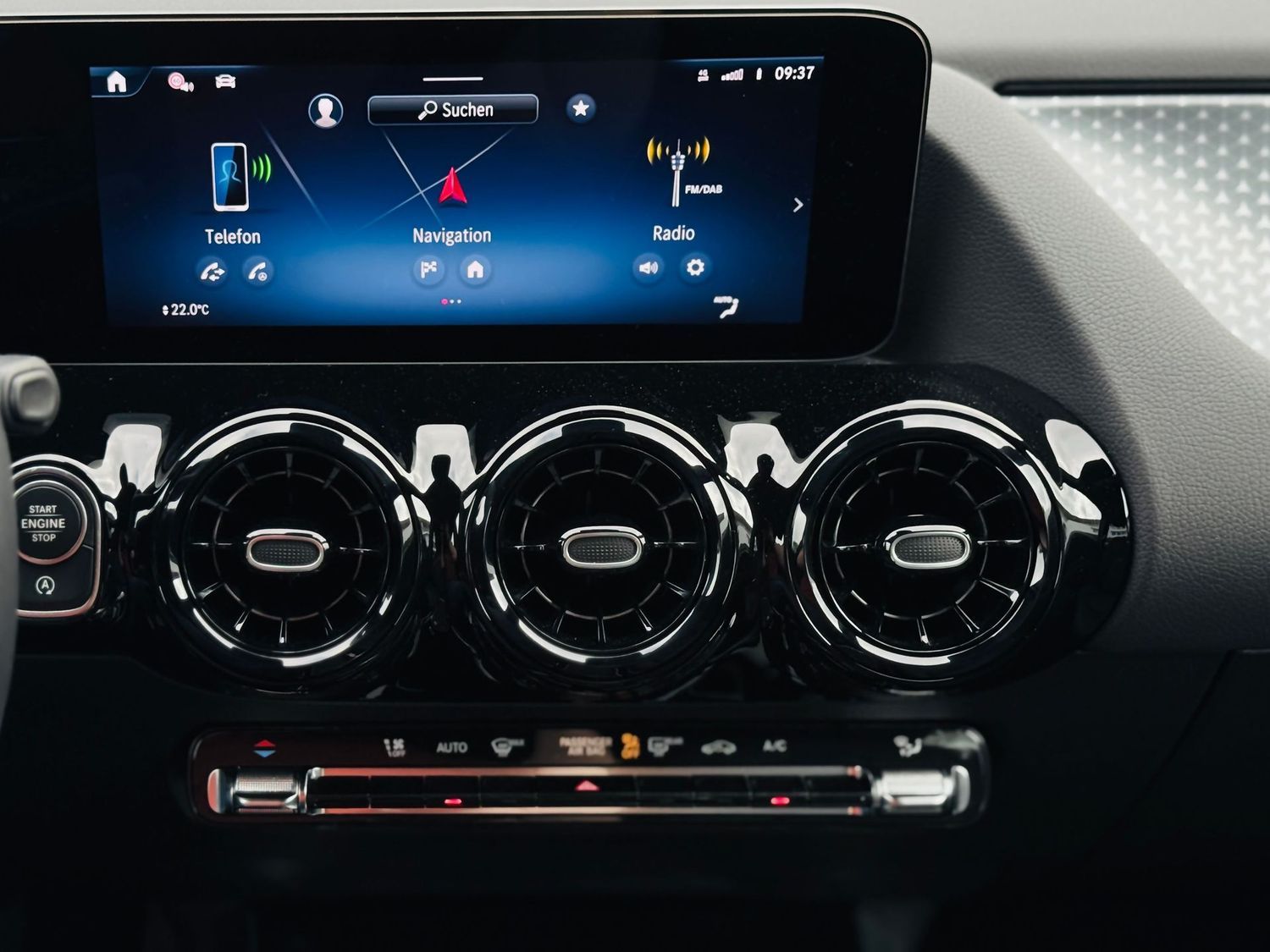 Fahrzeugabbildung Mercedes-Benz GLA 200 PROGRESSIVE Advanced, Distronic, RFK, LE