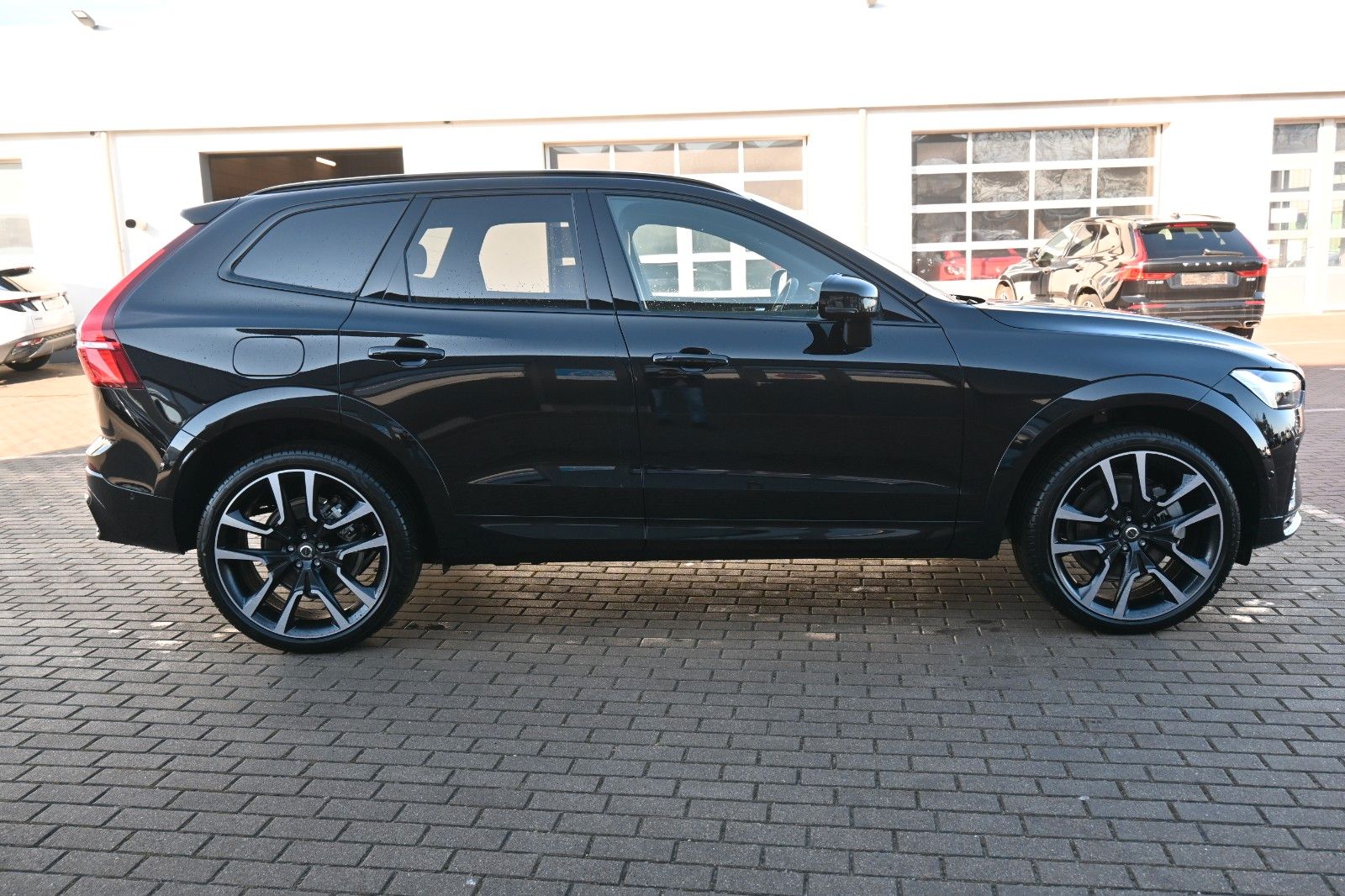 Fahrzeugabbildung Volvo XC60 B4 D AWD Ultimate Dark*STDHZG*360°*ACC*AHK