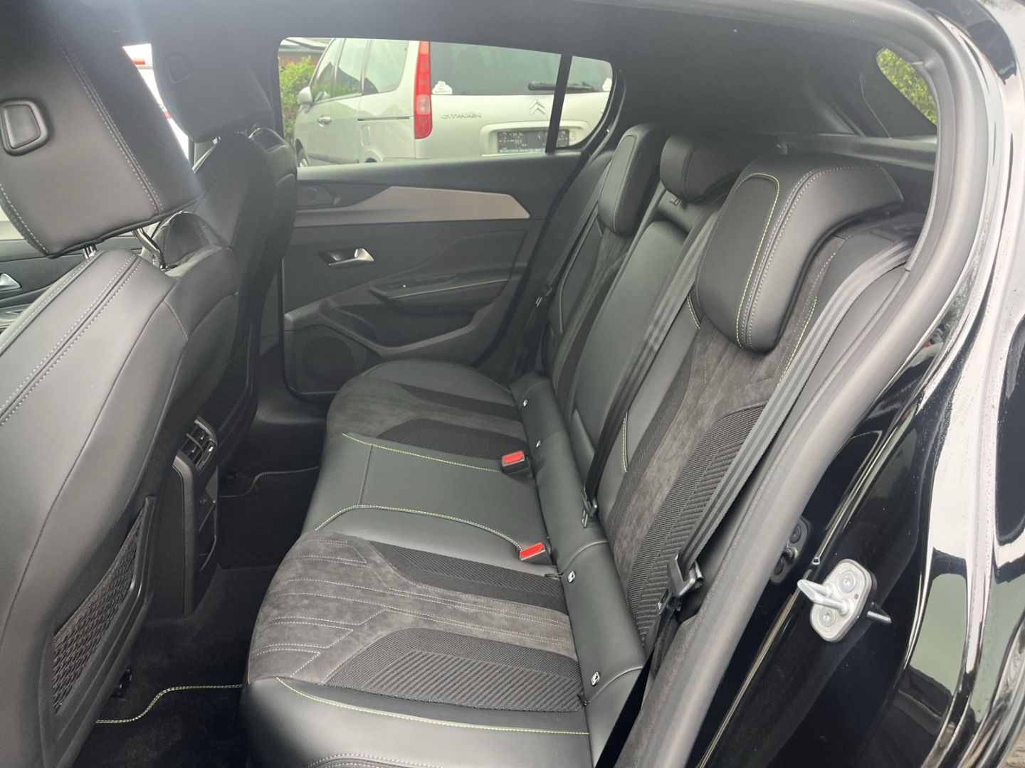 Fahrzeugabbildung Peugeot 308 Hybrid 1.2 GT136 e-DSC6 Navi Soundsystem
