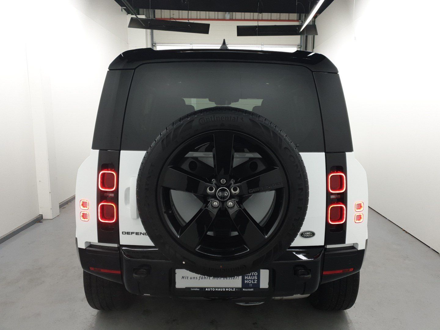 LAND ROVER Defender  110 X-Dynamic SE AHK Pano – Bild 3