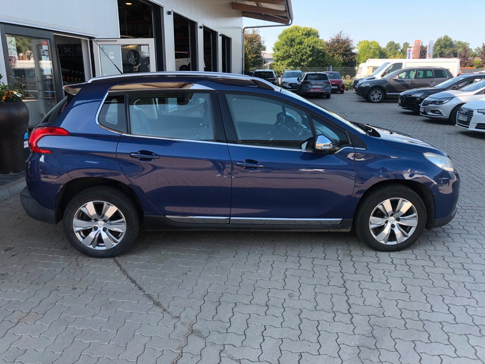 Fahrzeugabbildung Peugeot 2008 Allure Klimaautomatik Parkpilot