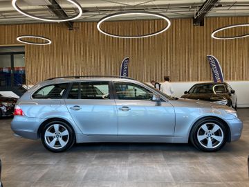 BMW 530 Touring 530d xDrive *HUD*NAVI*LEDER*PANO*SZH