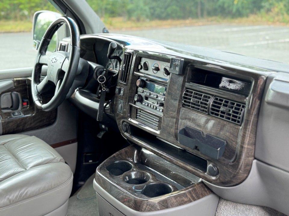 Fahrzeugabbildung Chevrolet Express Chevy Van Expl. V8 Camper Aufstelldach