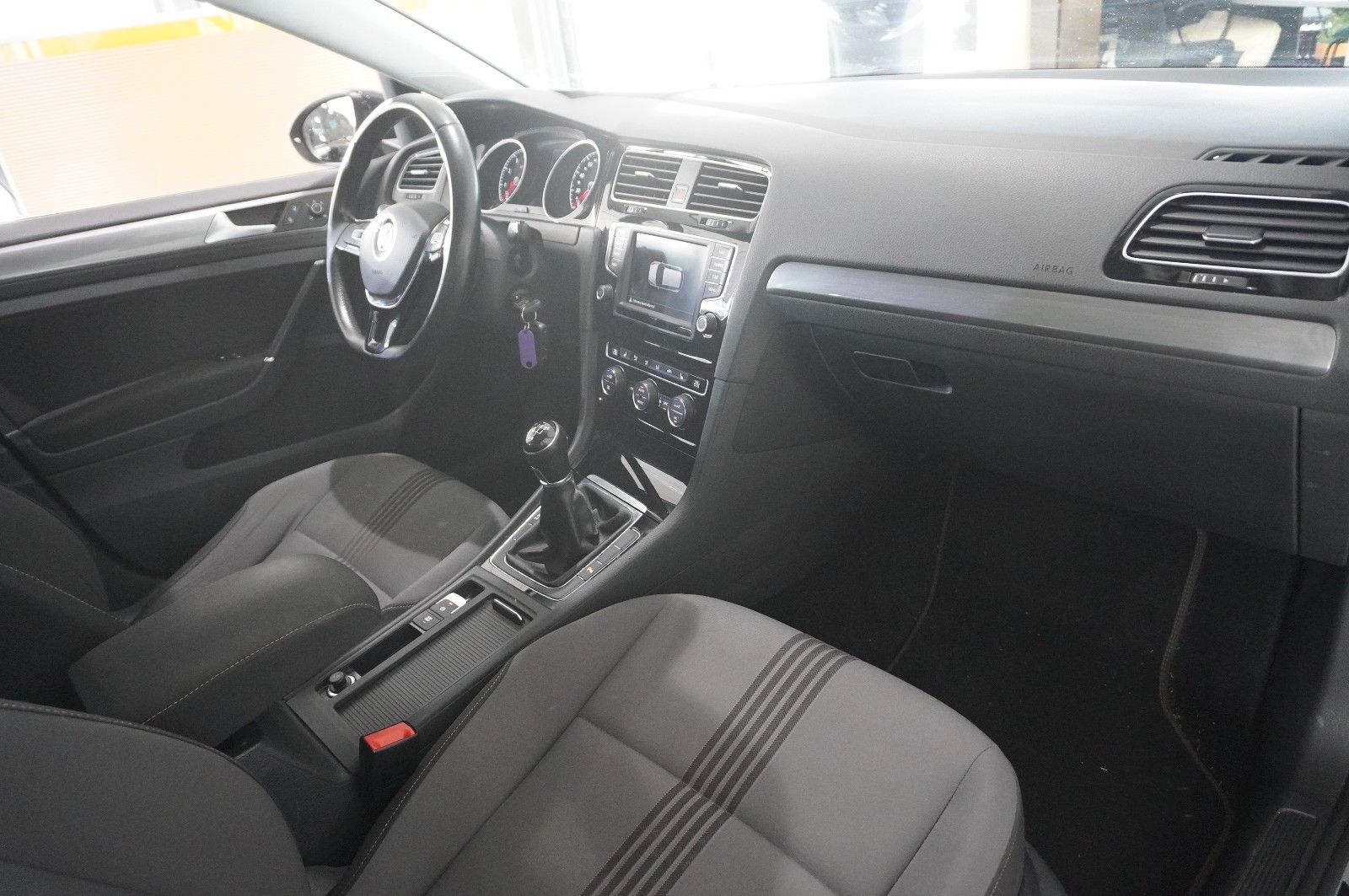 Fahrzeugabbildung Volkswagen Golf VII Lim.  1.2 TSI ALLSTAR NAVI/SHZ/PDC/TEMP