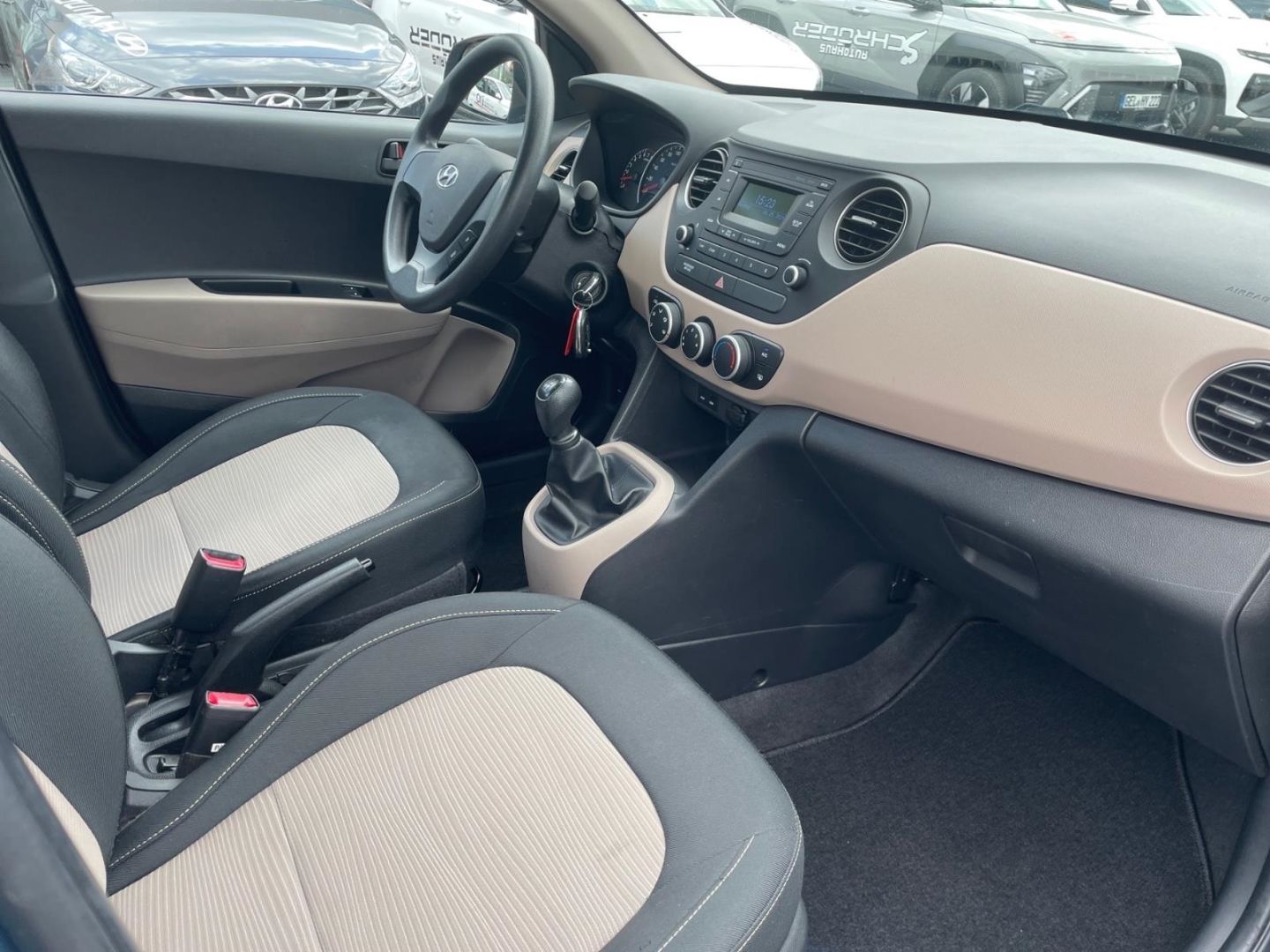 Fahrzeugabbildung Hyundai i10 1.0 Select Plus-Paket Allwetterreifen